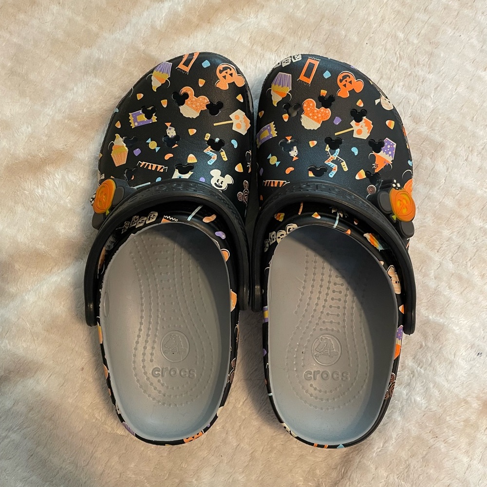 DISNEY HALLOWEEN CROCS